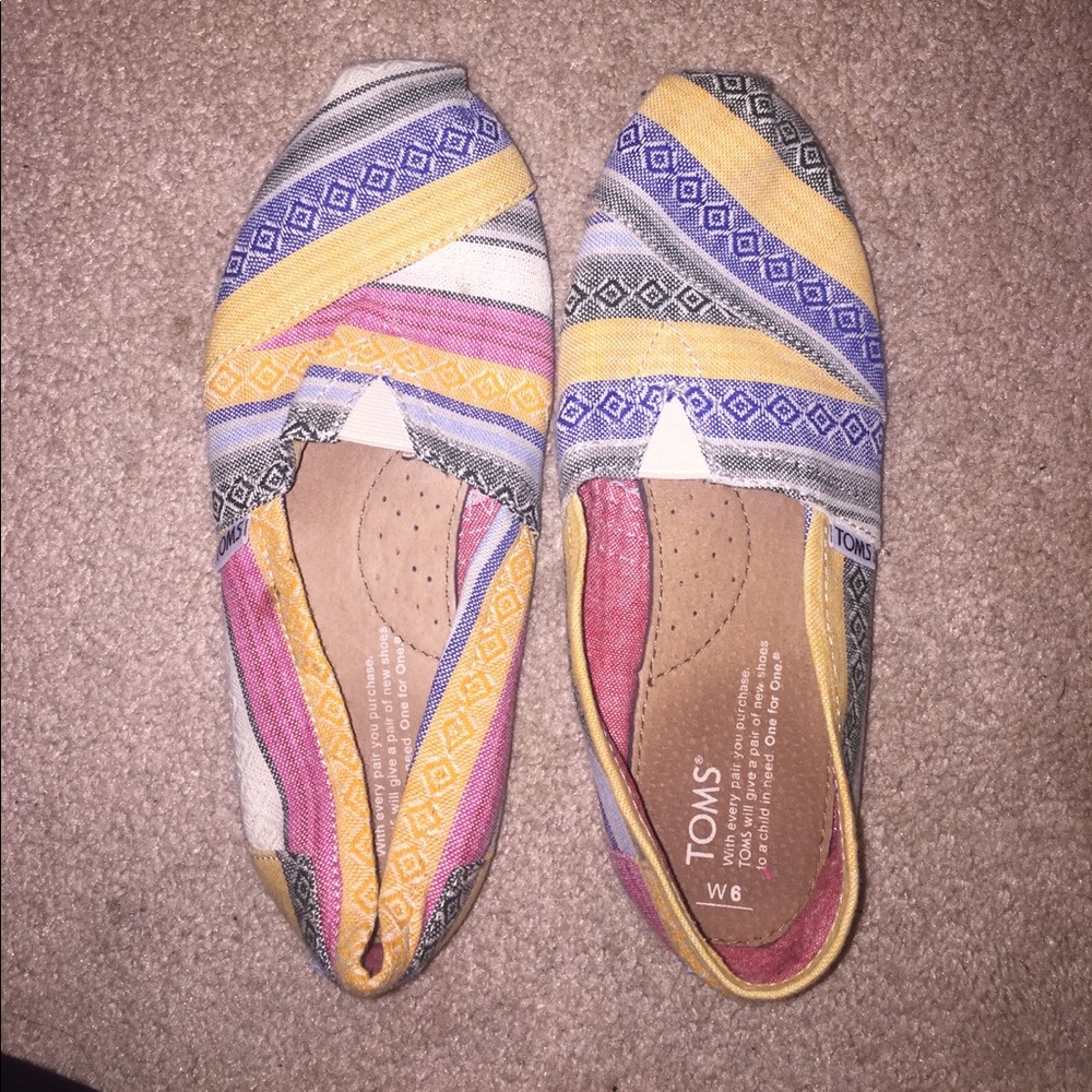 TOMS Tribal Pattern