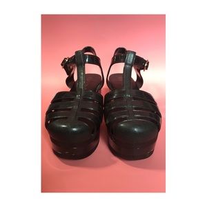 black jelly platforms