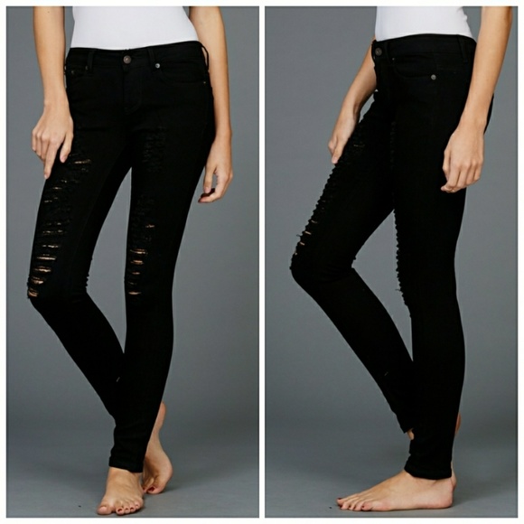 Denim - NWT BLACK DISTRESSED JEANS