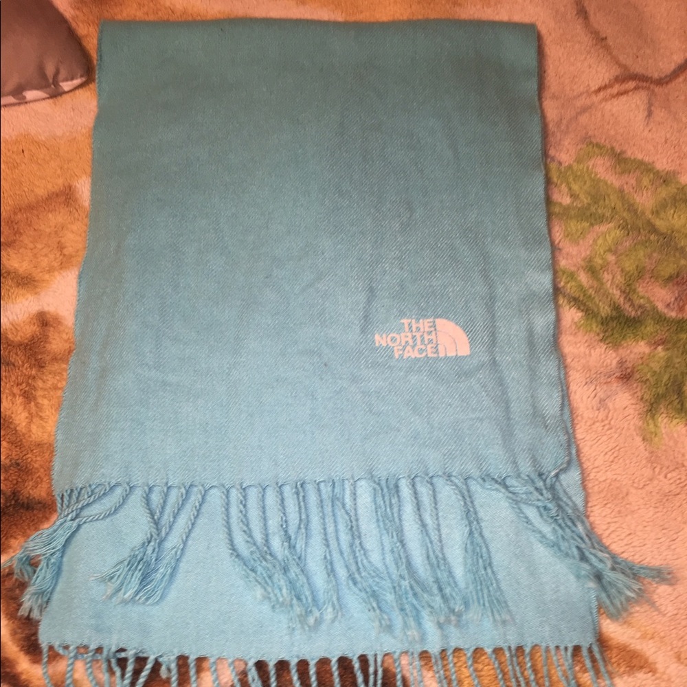 Light blue northface scarf ❄️