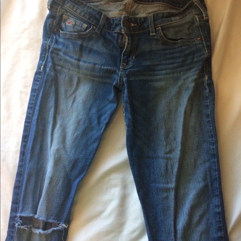 Light Wash Hole-in-Knee Skinny Jeans