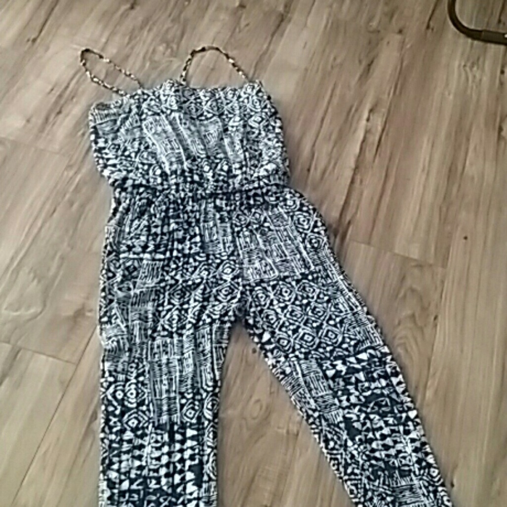 Jumpsuits - Picture 3 of 4