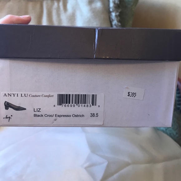 Classy, high end, Rare find heels!!! - Picture 3 of 7