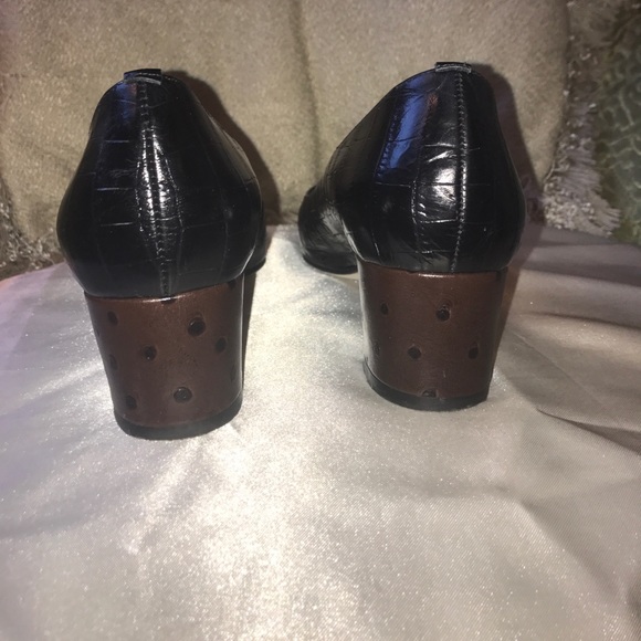 Classy, high end, Rare find heels!!! - Picture 2 of 7