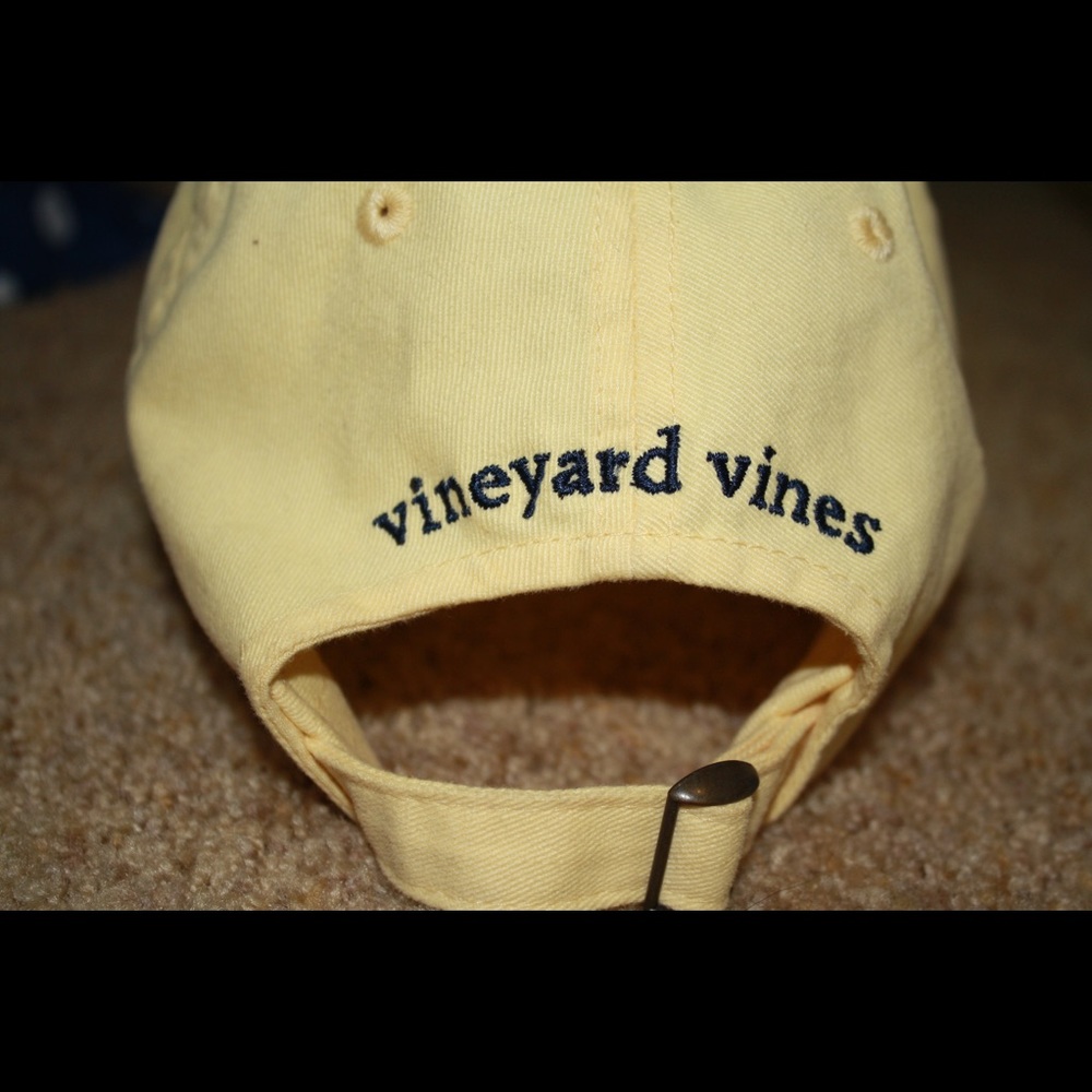 Light yellow Vineyard Vines hat