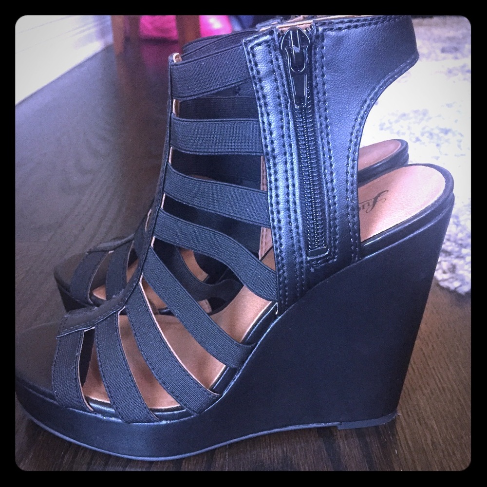 Black Wedges