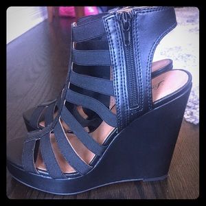 Black Wedges