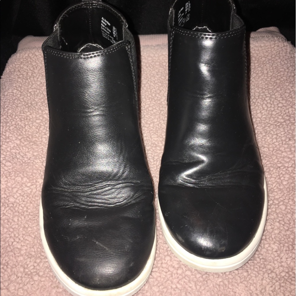 Girls size 3 black sneakers