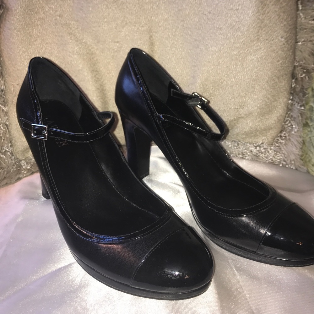 Sexy but professional shoe 👠