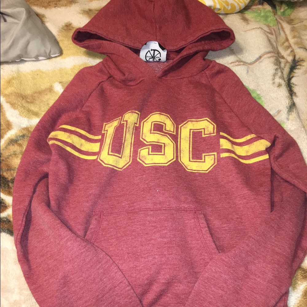 Cute USC sweatshirt! 💛