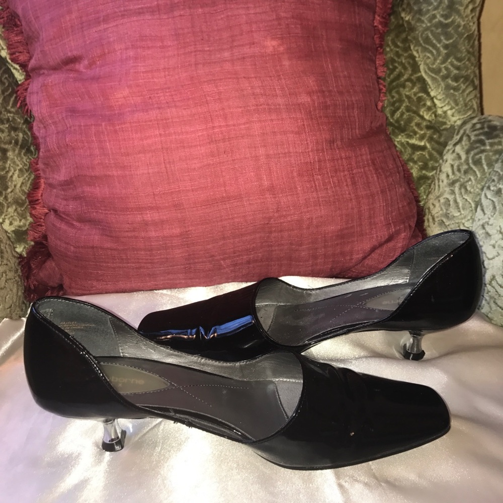 Super comfortable black patented kitten heels!