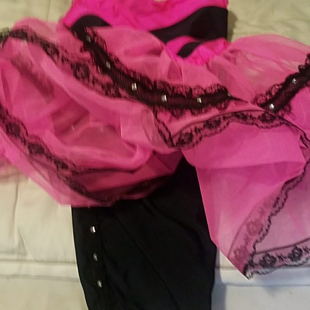 Customer dance - Picture 2 of 2