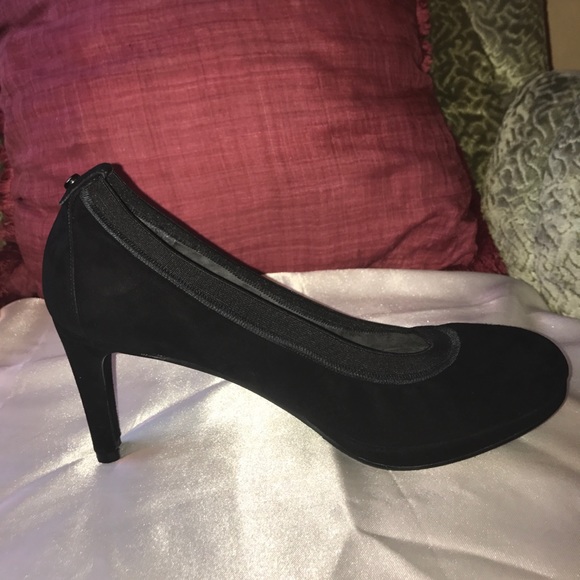My favorite black pumps ever! - Picture 2 of 7