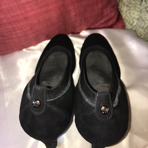 My favorite black pumps ever! - Picture 6 of 7