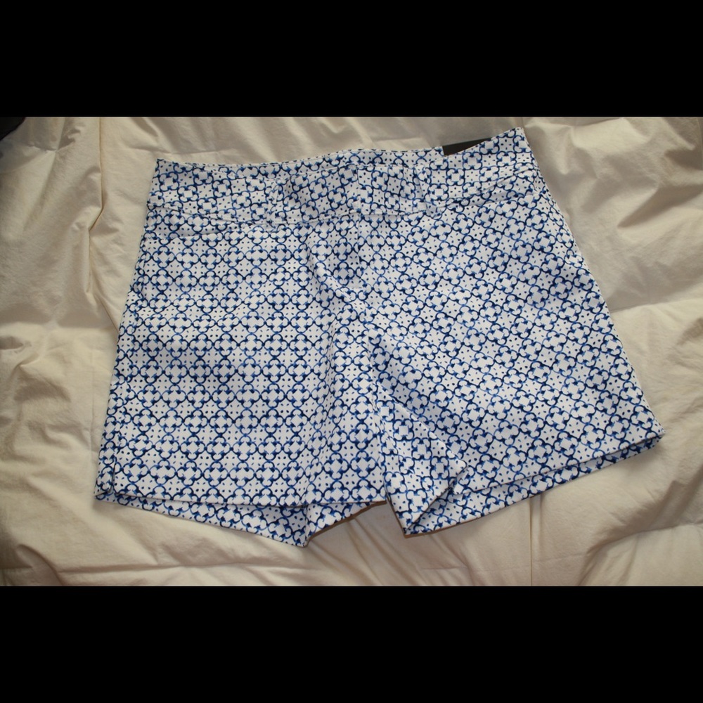 Cute blue and white patterned shorts!!