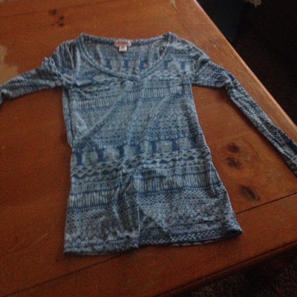 White Aztec print on light blue long sleeved vneck