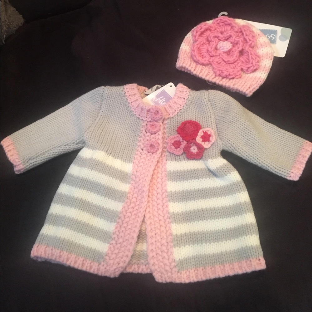 Huggalugs daisy sweater and beanie hat