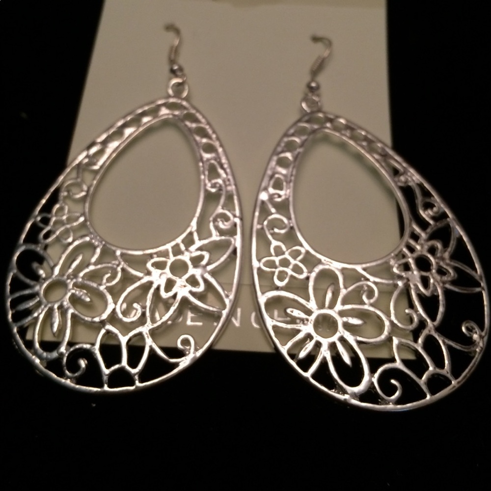 CLOSET CLOSING SALE NWT Silvertone, earrings
