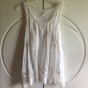 White tunic decorated with lace
