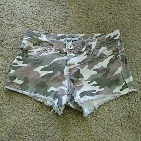 Camo shorts - Picture 1 of 3