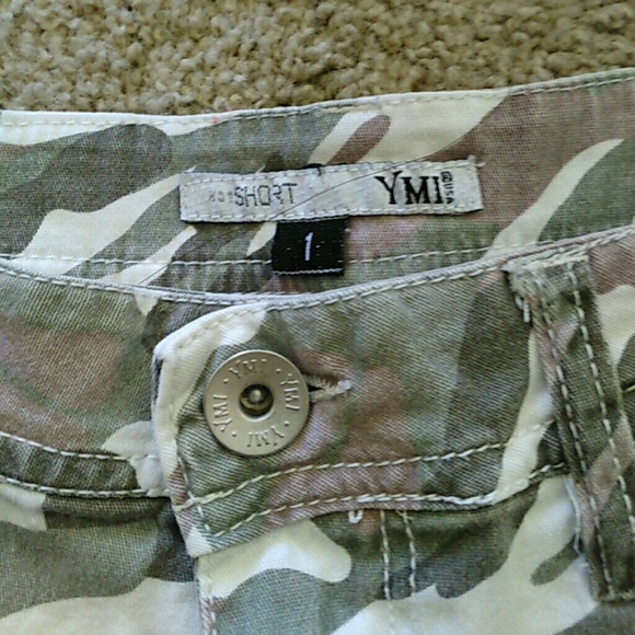 Camo shorts - Picture 2 of 3