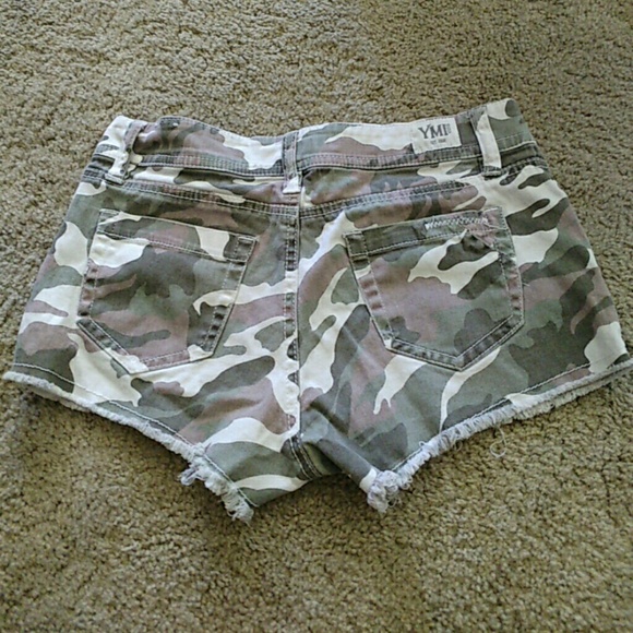 Camo shorts - Picture 3 of 3
