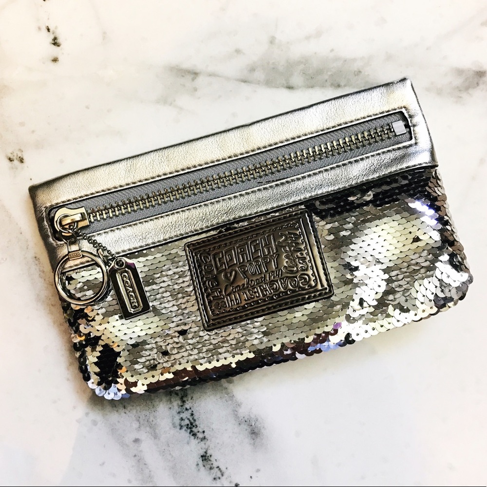 LIKE NEW 🎉Coach Poppy Clutch