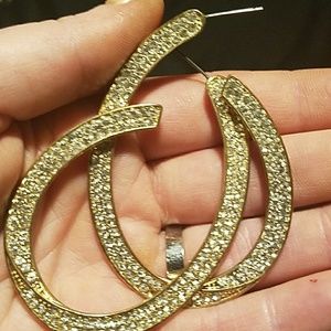 Set of beautiful gold plated diamond earings