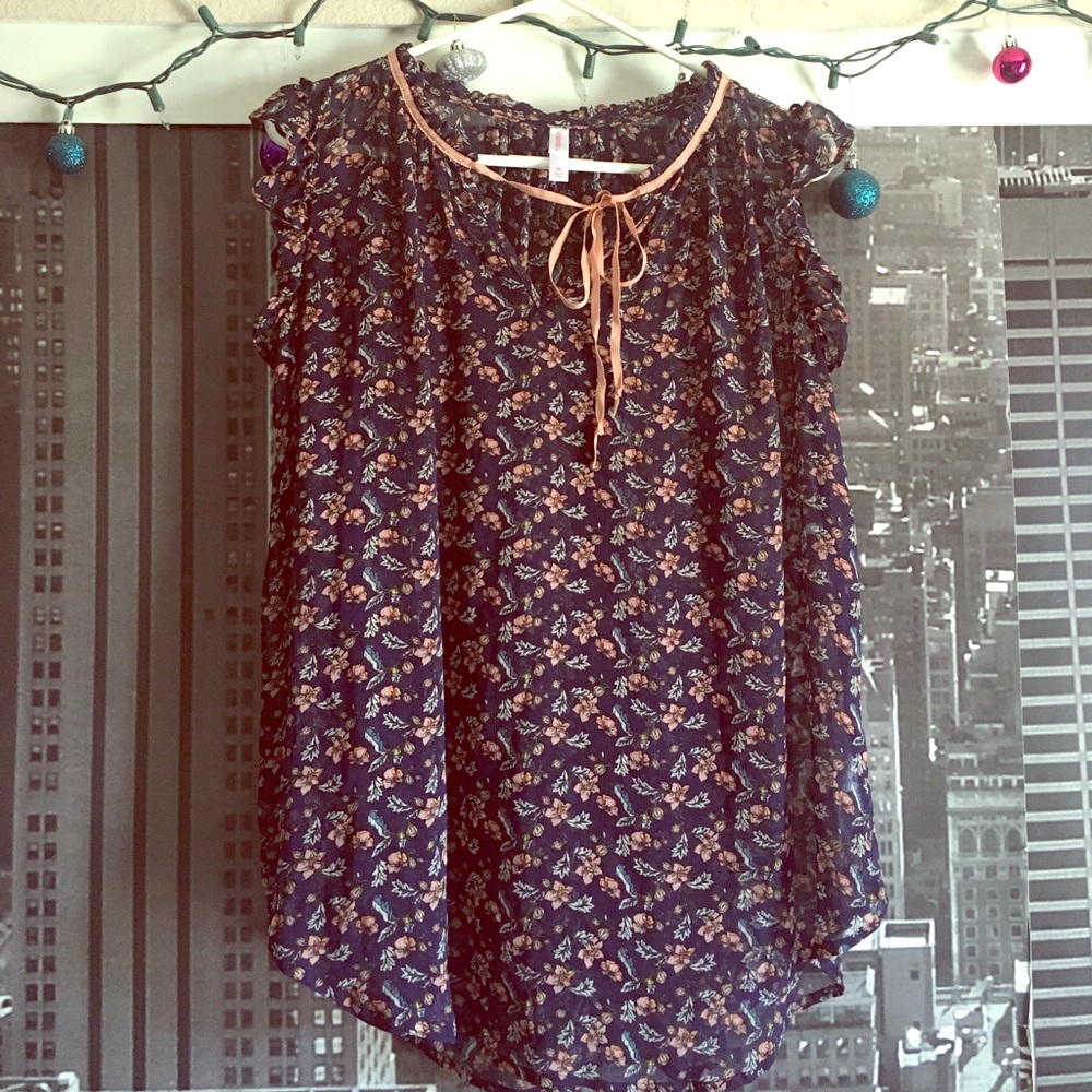 Adorable floral ruffle blouse