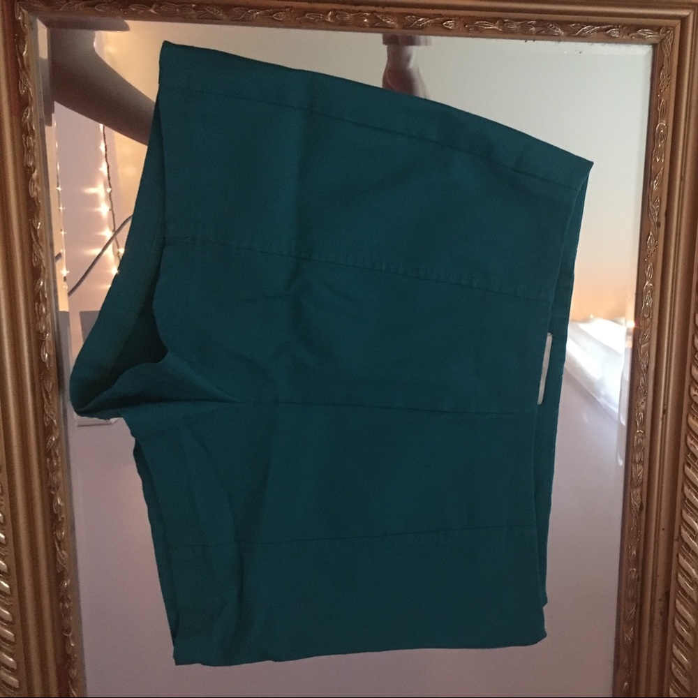 Shorts - Picture 2 of 3
