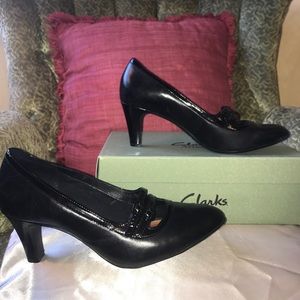 Beautiful  & classic Clarks heels