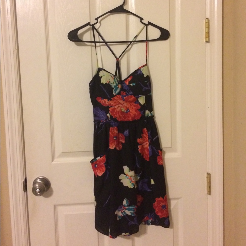 Halter floral dress with pockets!