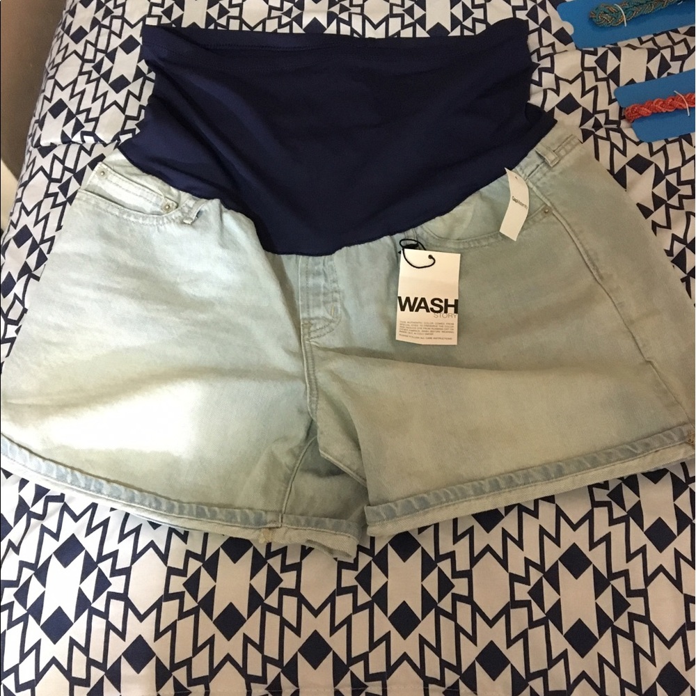 Maternity gap shorts brand new