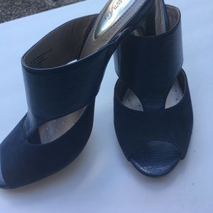 Blue simple heels