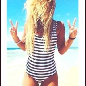 One piece swim suite