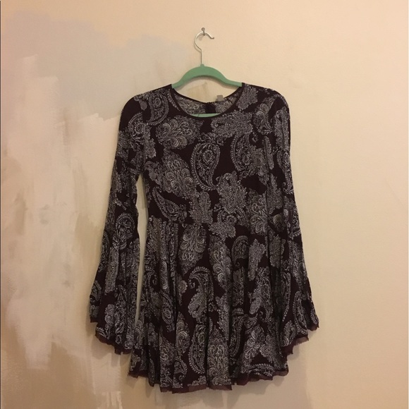 Urban Outfitters Dresses & Skirts - Paisley printed 1960's belled sleeve dress