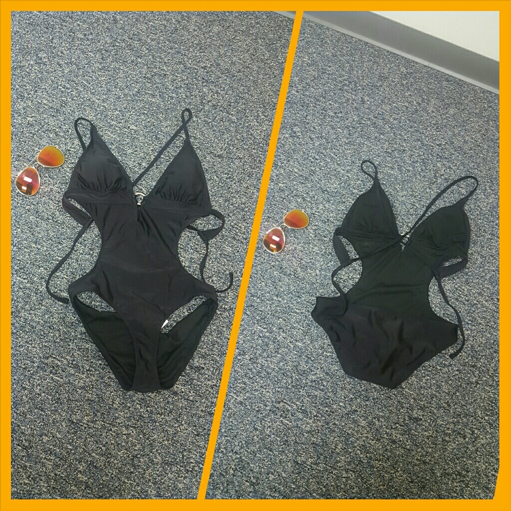 NEW LISTING 🎉Black Monokini size M juniors