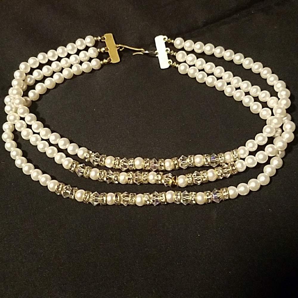 Classy pearl 3 layer choker *vintage*