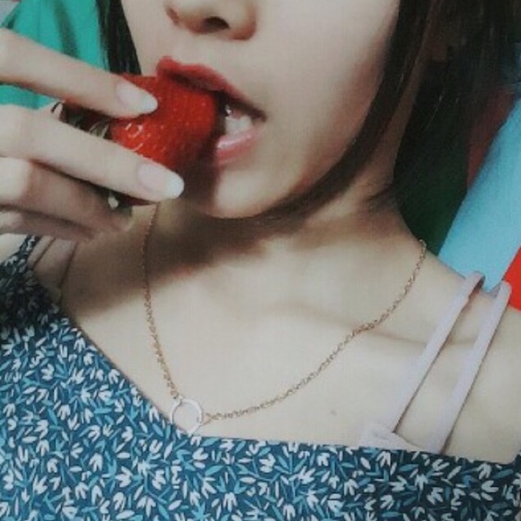 🆕 Circle Pendant Necklace - Picture 4 of 7