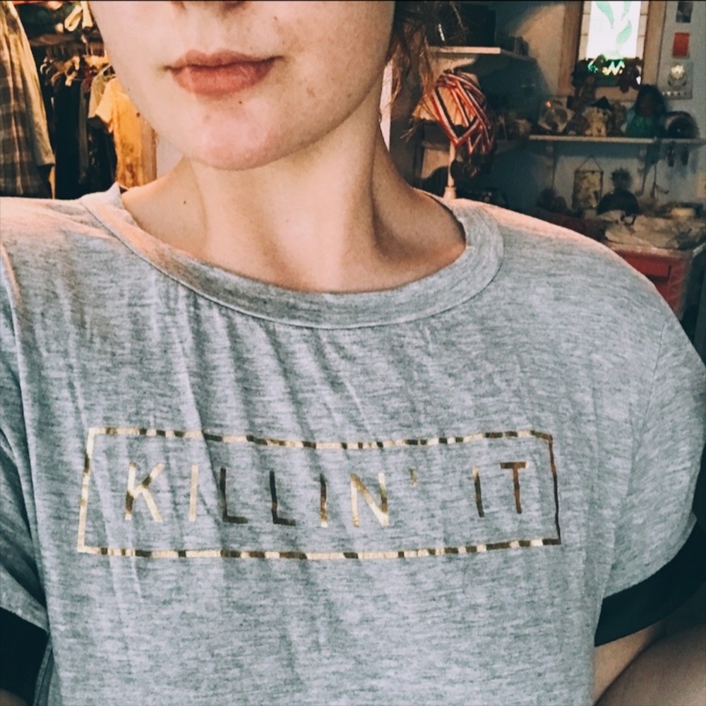 'Killin it' gold foil tee