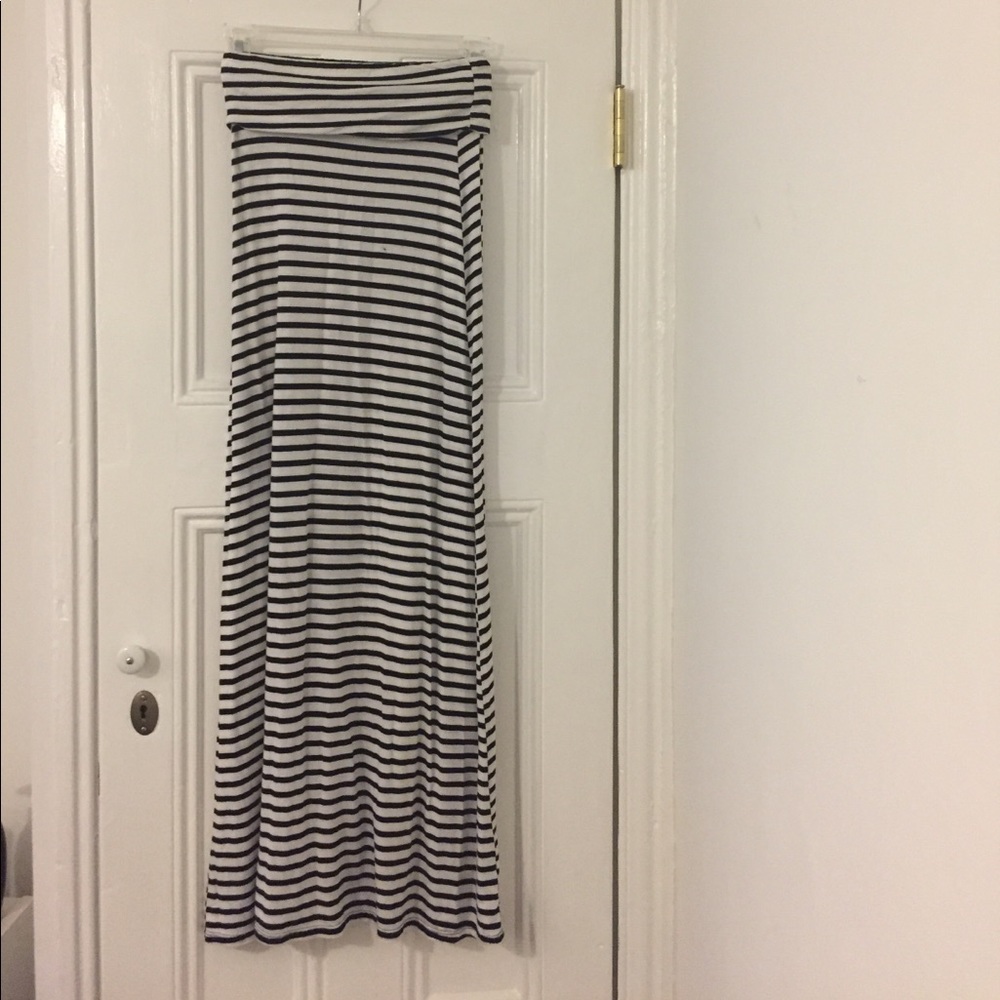 Striped fitted maxi skirt