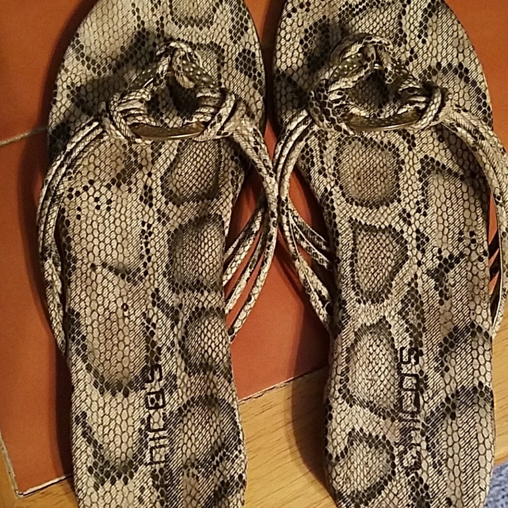 Super cute chico sandales