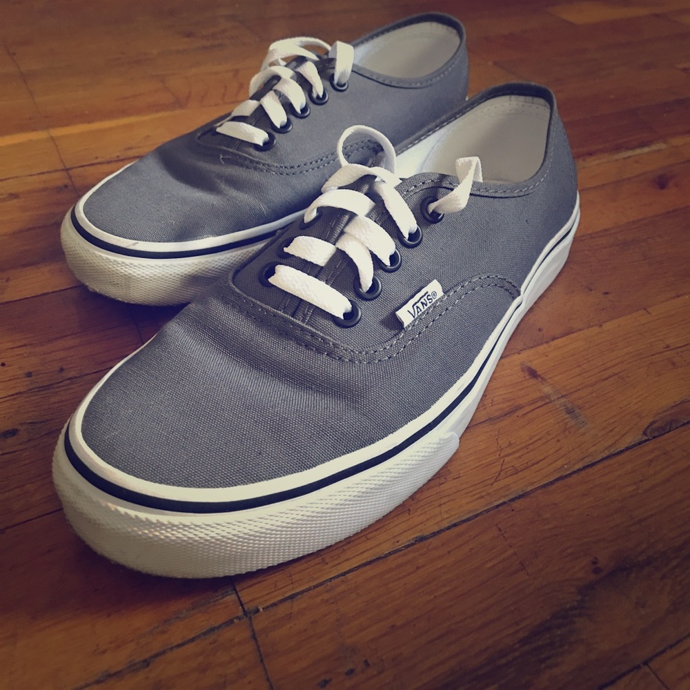 Vans charcoal grey low top tennis shoe