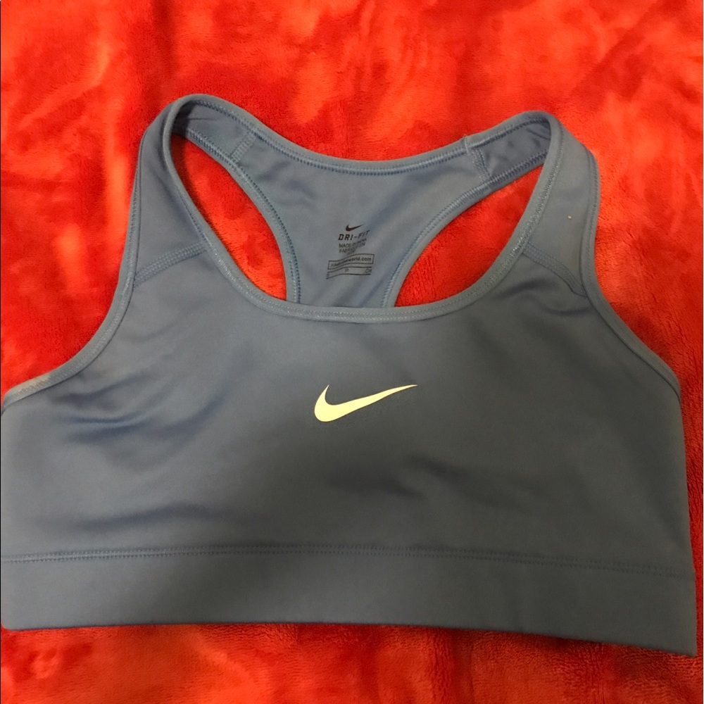 Never worn Nike sports bra