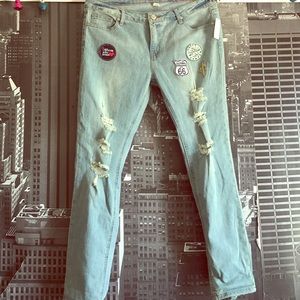 Ripped light wash skinny jeans w/ patches