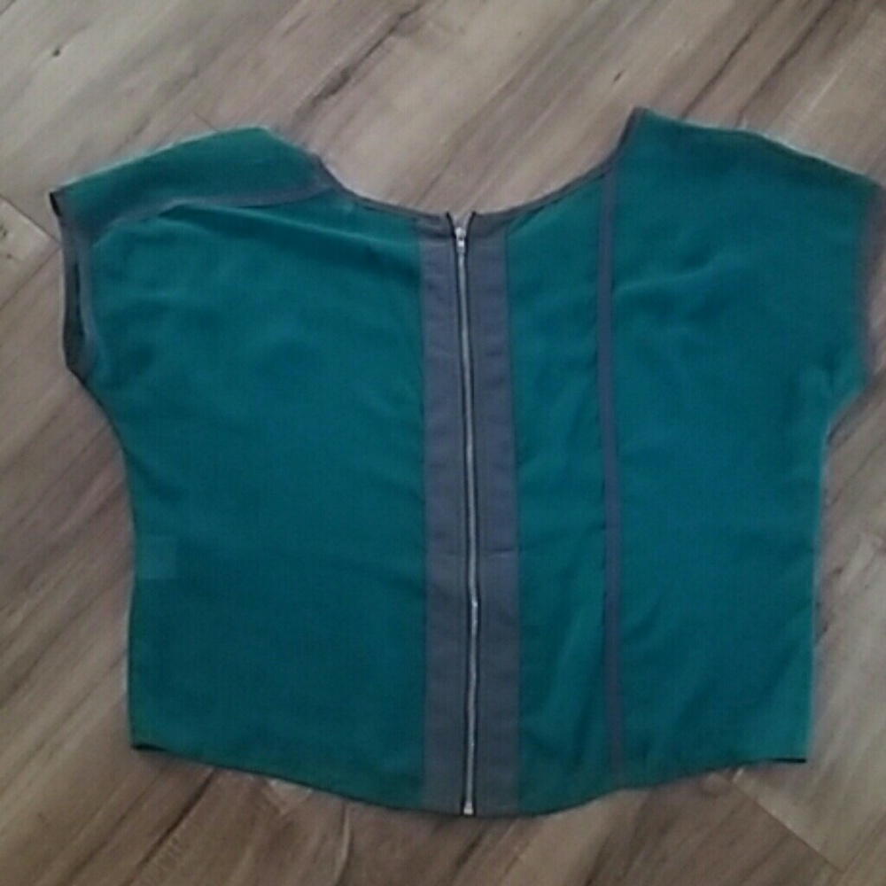 Top - Picture 2 of 2