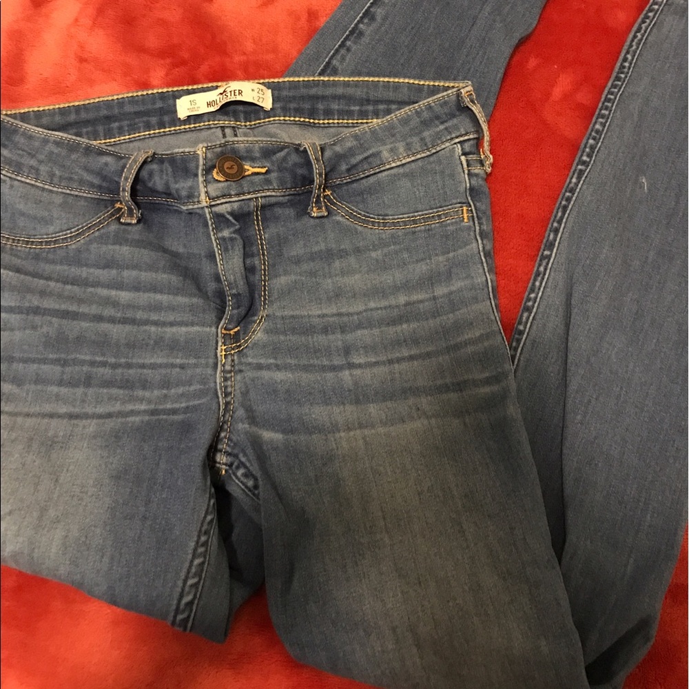 Hollister jeans! Light-medium wash.