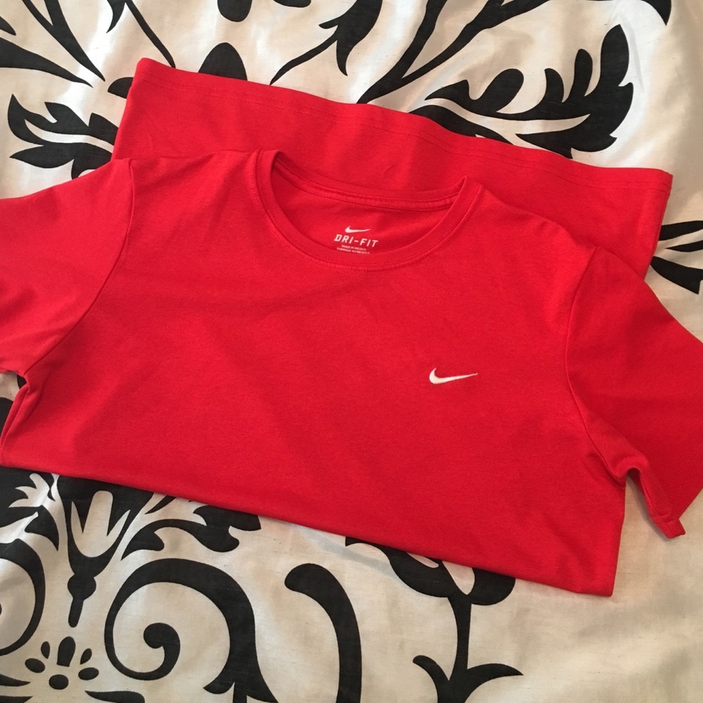 Dri-fit NIKE red workout top!