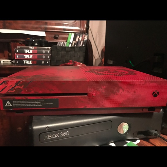 Xbox one s gow limited edition 2tb - Picture 2 of 4