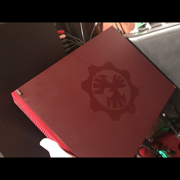 Xbox one s gow limited edition 2tb - Picture 3 of 4